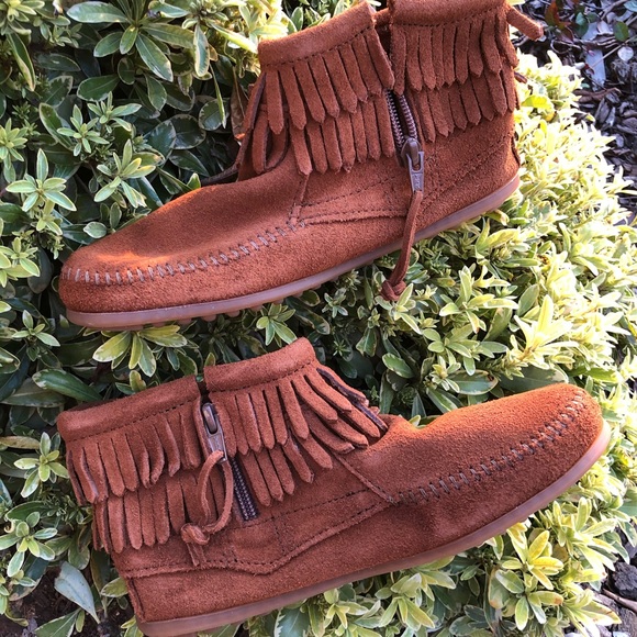 TU Minnetonka big kids moccasins size 4, women’s 6 - Picture 3 of 6